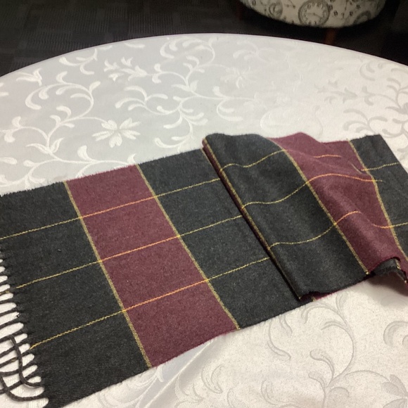 GEOFFREY BEENE SCARF. PLAID. NICE SOFT CASHME’ - Picture 6 of 6